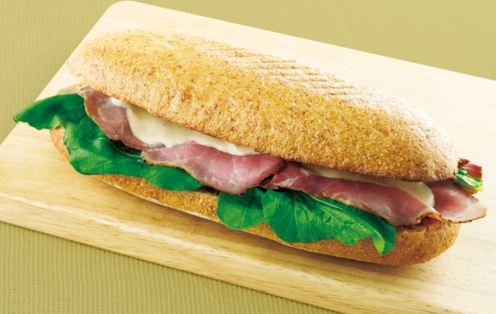 ローストビーフとトンナートソースのパニーニの画像 TAKEOUT