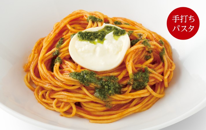 ブラータとトマトソーススパゲッティの画像 手打ちパスタ